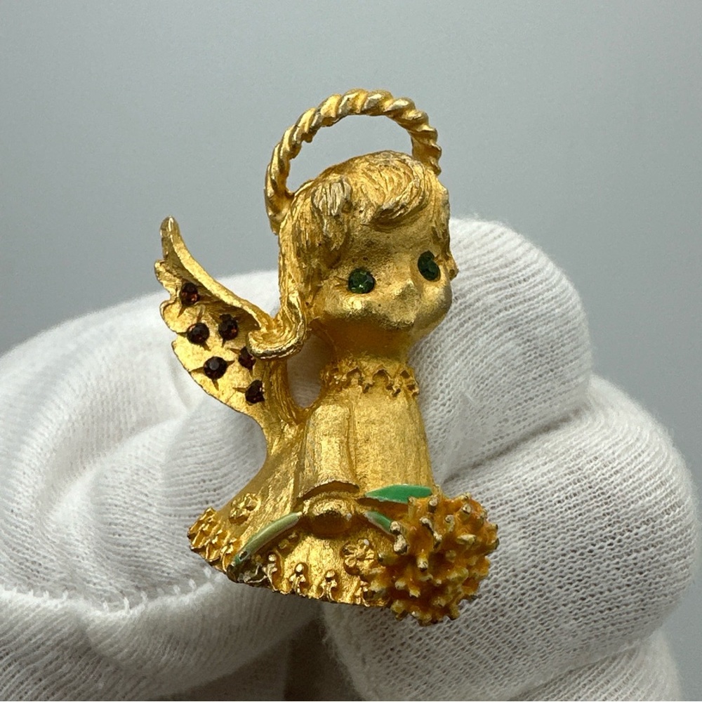 Myli brooch‎ Angel with Flower Gold Tone Rhinestones Vintage 1959s-1960s #647